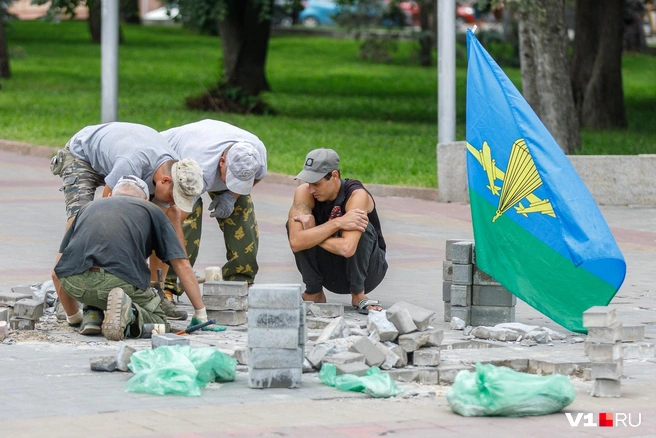 Фото из Волгограда: когда бить о голову кирпичи — уже в прошлом | Источник: Алексей Волхонский / V1.RU