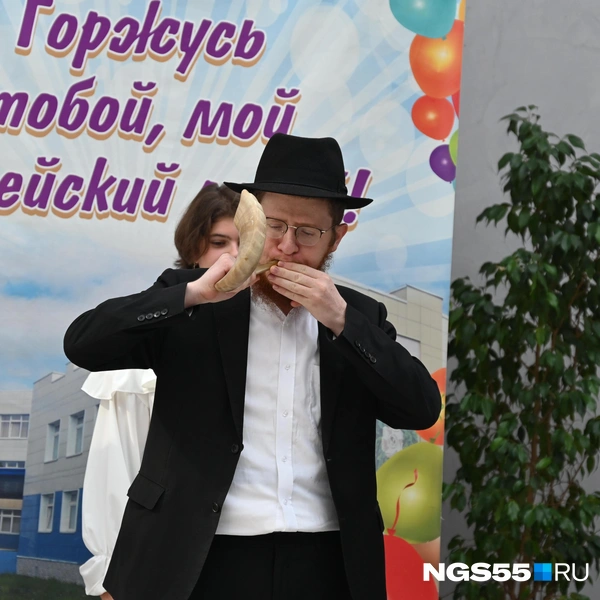 Перед детьми выступил раввин | Источник: Артемий Скиба / NGS55.RU