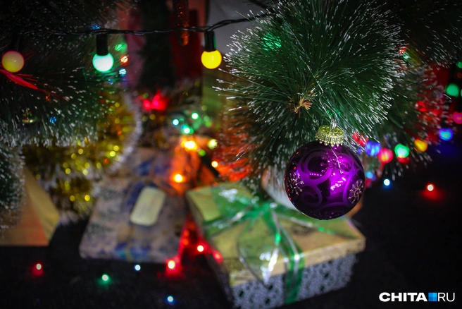 Многие новосибирцы вовсю уже покупают подарки близким на Новый год | Источник: Олег Фёдоров / CHITA.RU