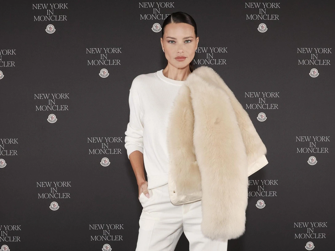 Glow up Адрианы Лимы: у 45-летней модели новое лицо | marieclaire.ru