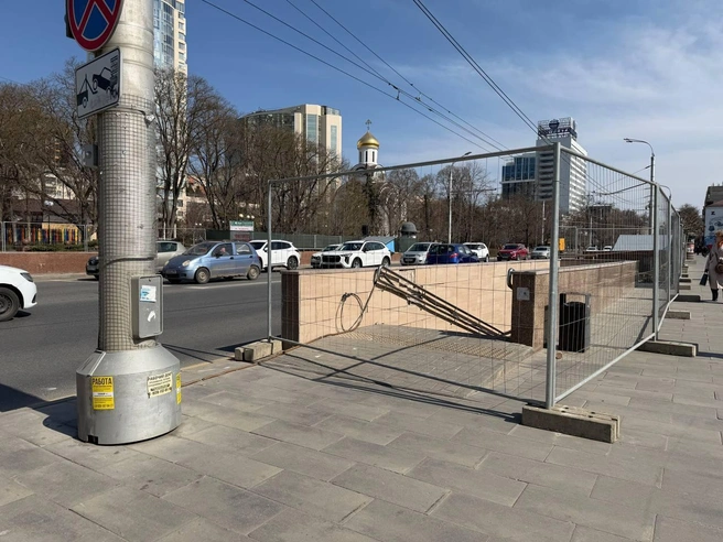 Проход со стороны Музыкального театра также перекрыт. | Источник: Евгений Вдовин / 161.RU