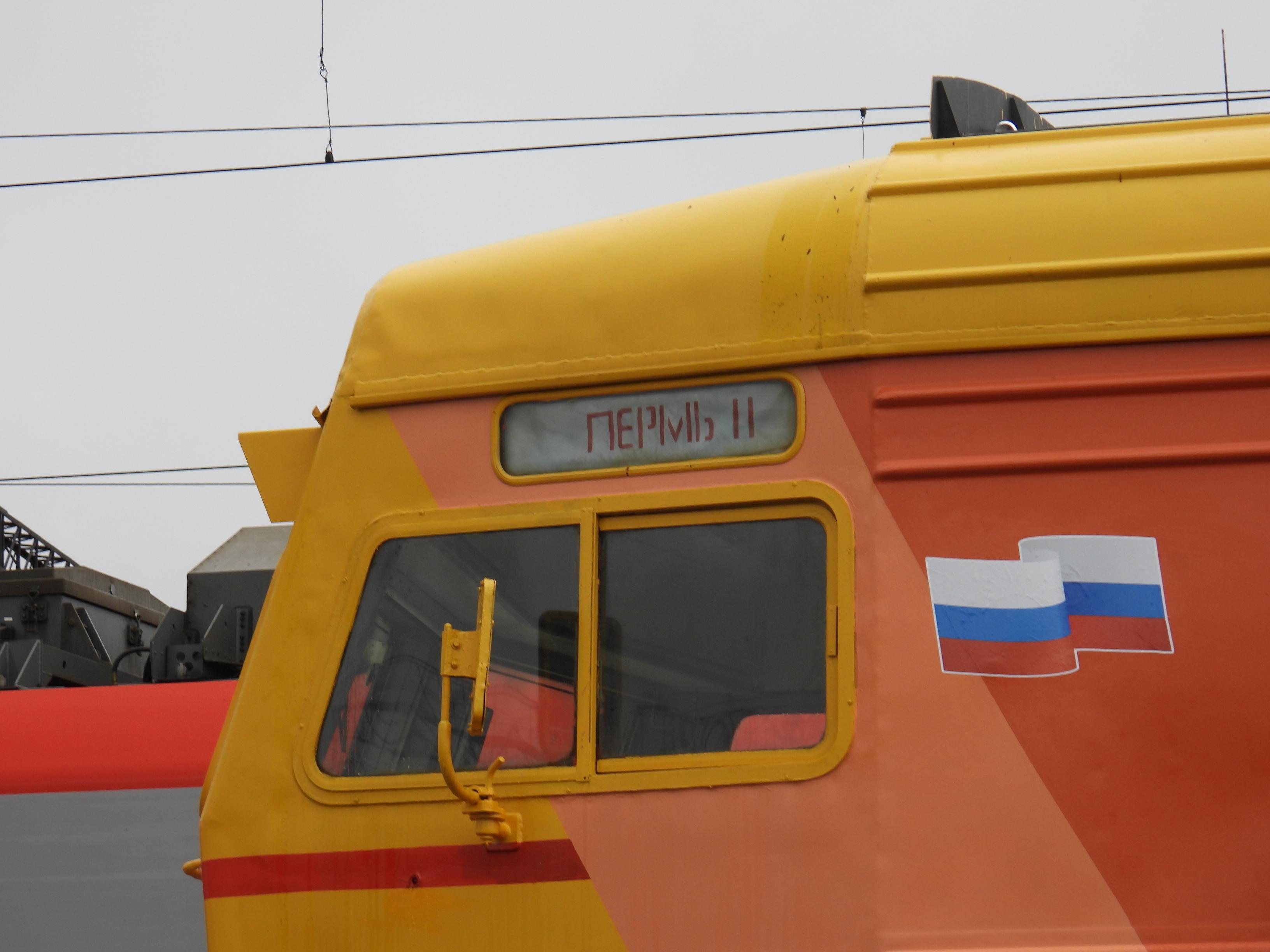 «Одна моя подпись должна была отправить его в металлолом»: в Перми открыли памятник последнему элек…