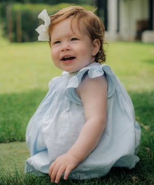 Принц Гарри и Меган Маркл опубликовали новый портрет своей дочери Лилибет. Она просто копия папы!