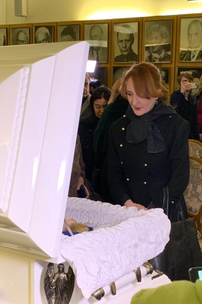 Ирина Цывина лежала в белом гробу