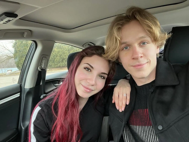 Томпақ аналардың жақыннан түсірілген суреттері Орыстар және үлкен сиқырлар