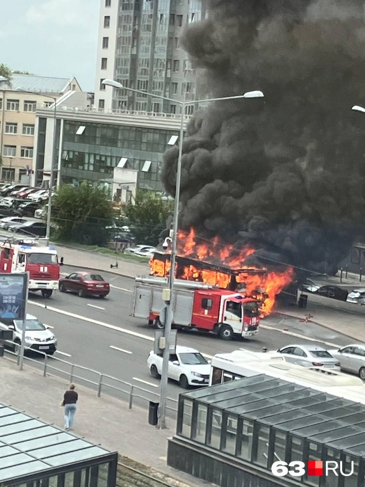 Огонь полностью охватил салон | Источник: читатель 63.RU 