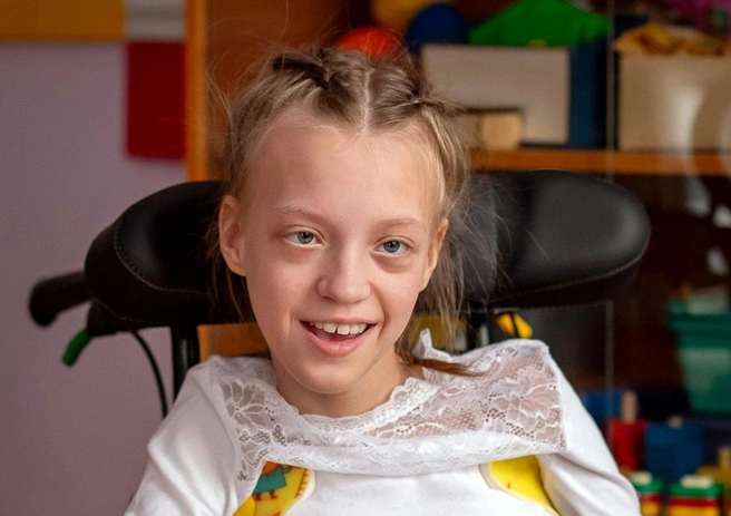 «Всю жизнь она борется за возможность развиваться и передвигаться». 14-летней петербурженке срочно требуется помощь | Источник: семейный архив