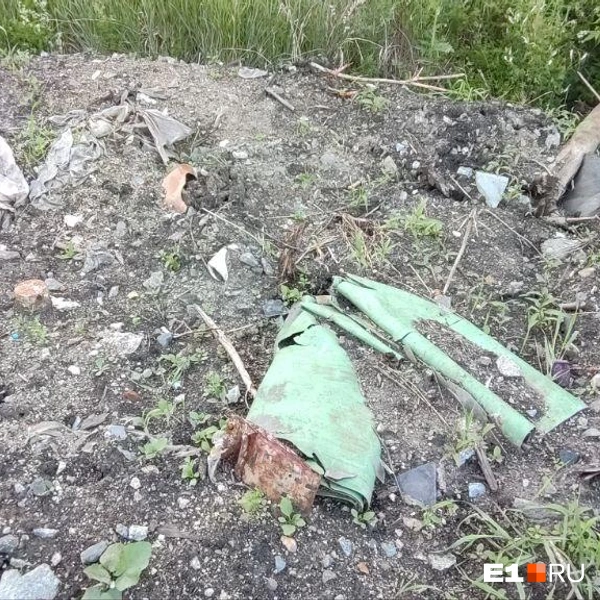 Пока часть мусора сдвинули, но потом будут перебирать и вывозить&nbsp;— за свой счет | Источник: Марина Елькина