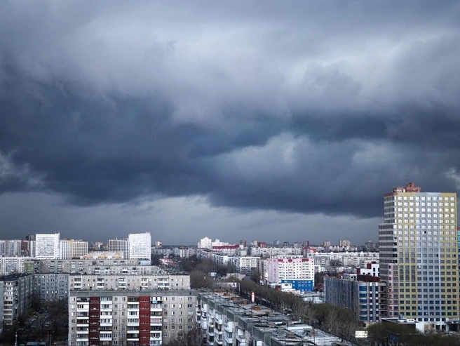 В разных районах города наблюдались различные оттенки. | Источник: читатель 74.RU