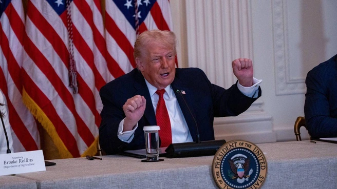 Трамп заявил, что цены на бензин «резко упали», несмотря на данные об обратном. | Источник: MEGA