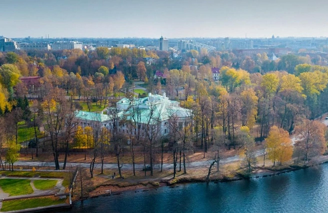 Остров Трудящихся. Кому сейчас принадлежит имущество профсоюзов на петербургской Рублевке | Источник: Яндекс.Панорамы