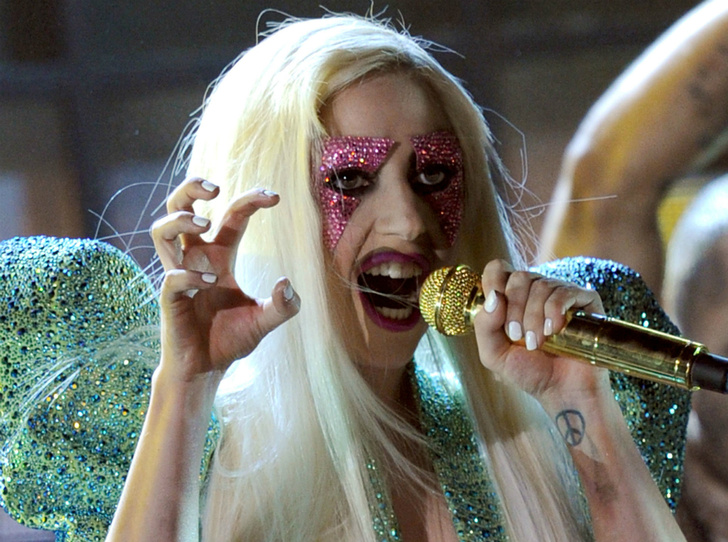 Фото №2 - Как хорошела Леди Гага: все о громких бьюти-экспериментах звезды