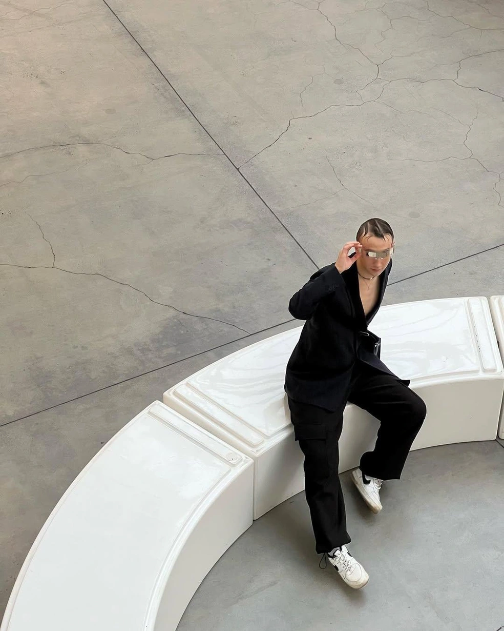 Блогер мечтал уехать в столицу и развиваться именно там | Источник: sasha.vizual / Instagram*