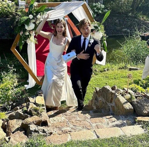 «Ангел» Victoria’s Secret Барбара Палвин и актер Дилан Спроус поженились