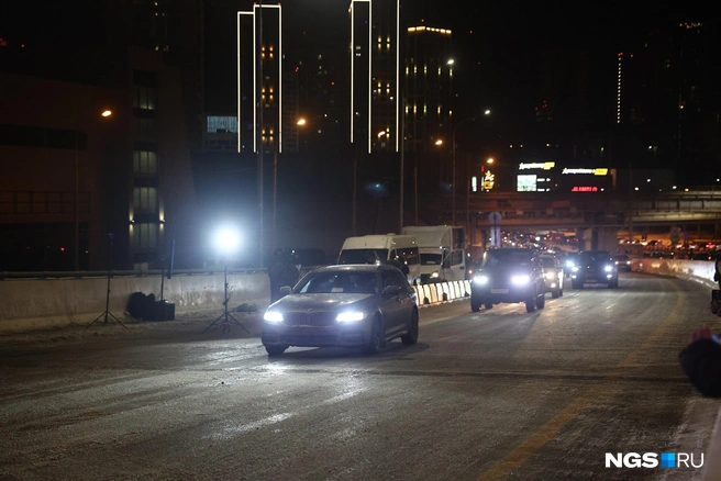 Открытие моста горожане ждали несколько лет. Все работы хотели завершить еще в 2023 году, но сроки сдвигались. Позднее инфраструктурный объект обещали сдать в конце 2025 года | Источник: Александр Ощепков / NGS.RU