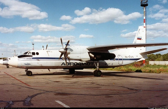 Ан-24 в 1995 году в Нижнем Новгороде | Источник: Х / Russianplanes.net