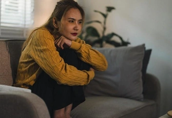 «Вернулась в город к родителям и стала злой и завистливой. Кажется, что моя жизнь не заслуживает одобрения»