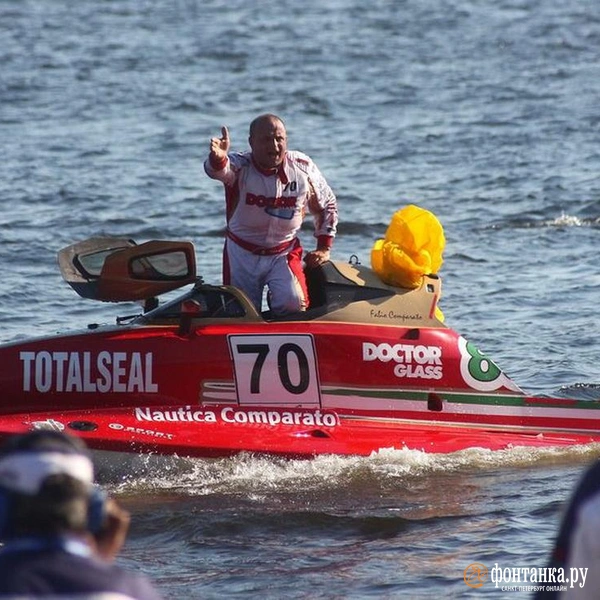 Итальянский пилот водно-моторной «Формулы-1» (F1H2O) Фабио Компарато. | Источник: Валентин Илюшин / «Фонтанка.ру» / Архив