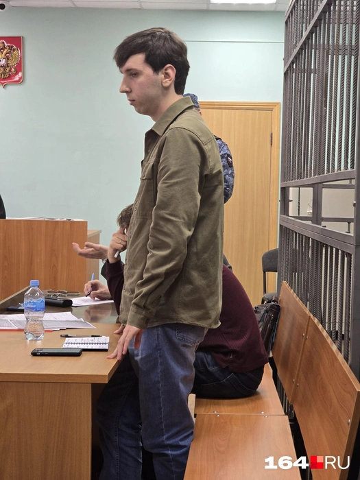 Зато Михаил и два его адвоката завалили женщину вопросами | Источник: Семен Коротов-Майбах / 164.RU