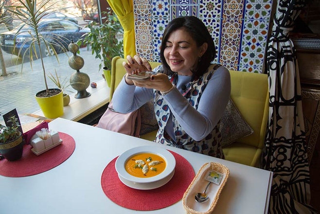 Блондинка, брюнетка и шатенка за рулем Volkswagen Tiguan