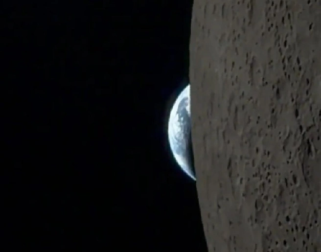 Командир Artemis II показал «закат Земли» у Луны. Видео сняли на телефон | Источник: Reid Wiseman / NASA