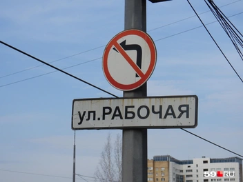 Знак, запрещающий левый поворот со стороны Гознака, должны были убрать | Источник: Кирилл Хафизов / 59.RU