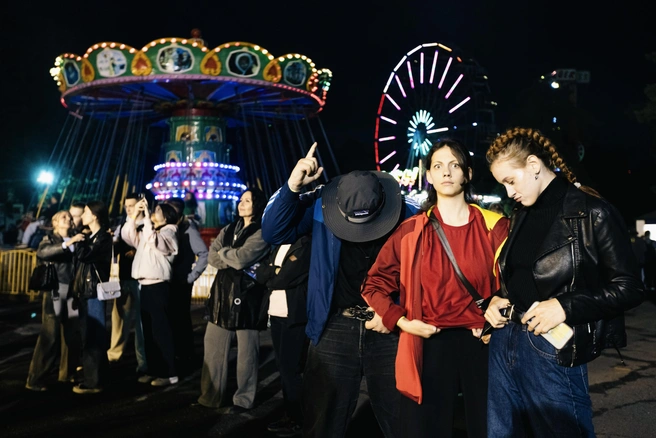 Гулять определённо более в кайф, чем решать уравнения. Но иногда всё же полезнее поучиться. | Источник: Наталья Лапцевич / 74.RU