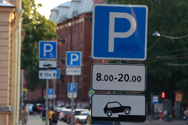 Посмотрят на поведение. Комтранс — о повышении штрафов за неоплату парковки в Петербурге | Источник: Сергей Михайличенко / FONTANKA.RU