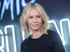 Подруга Джей Ло и Дженнифер Энистон отметила 45-летие на лыжах и без штанов