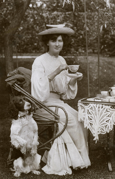 Тренд аристократок: что такое чайное платье и почему оно нужно вам этим летом
