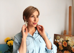 Заработать на вдохновении: советы девушки, украшения которой носят звезды