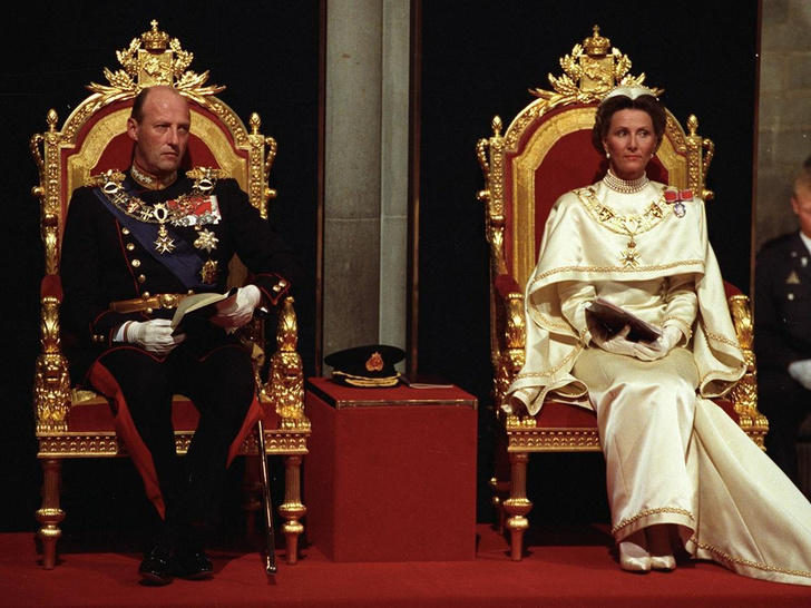 Драгоценные платья: самые роскошные наряды королевских особ на коронациях, от которых замирает сердце