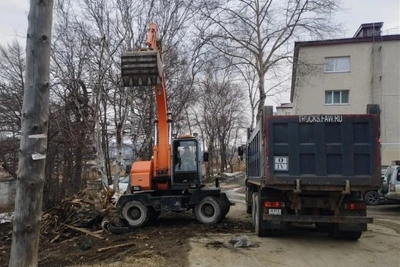 Корсаков очищают от самовольных построек и гаражей