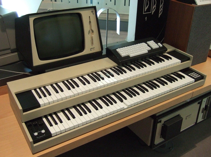 Синтезатор Fairlight CMI существенно расширил возможности энтузиастов электронной музыки в 1980-х | Источник: Joho345, Public domain, via Wikimedia Commons
