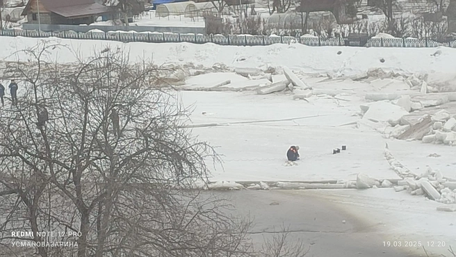 Утром в аше взрывали лед, но этого мало, сейчас снова заклвдывают взрывчатку | Источник: Аша | VКурce