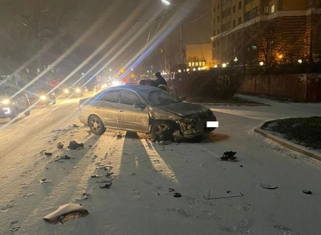 В аварии на улице Мервинской пострадали два человека | ya62.ru