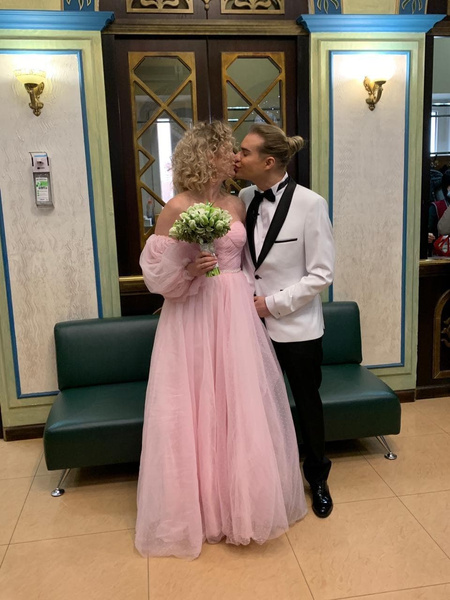 Гоген Солнцев играет свадьбу с дочерью бывшей жены: репортаж