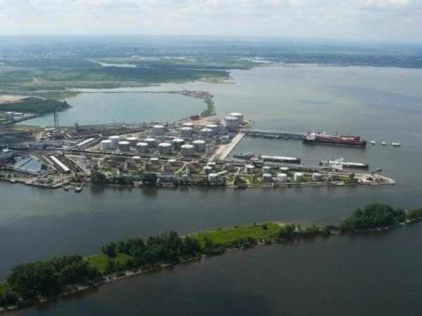 Петербургский нефтяной терминал начал перегрузку пальмового и подсолнечного масла | Источник: www.oilterminal.ru