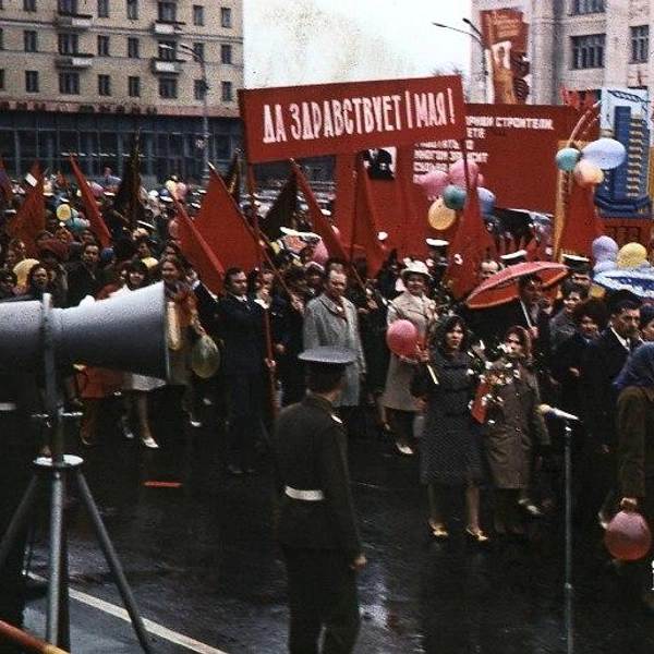Колонна на демонстрации в 1980 году | Источник: Государственный архив Пермского края