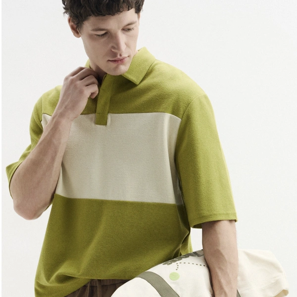 Футболка-поло&nbsp;— 5000 рублей, в наличии также базовые однотонные модели, классная альтернатива Uniqlo | Источник: mademan / Lamoda.ru