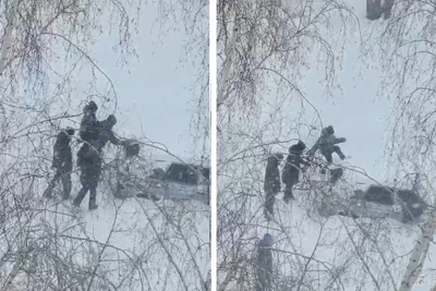 Омские подростки разгромили припаркованный автомобиль