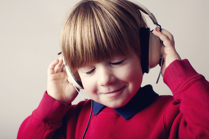 Можно ли детям слушать аудиокниги: мнение психолога