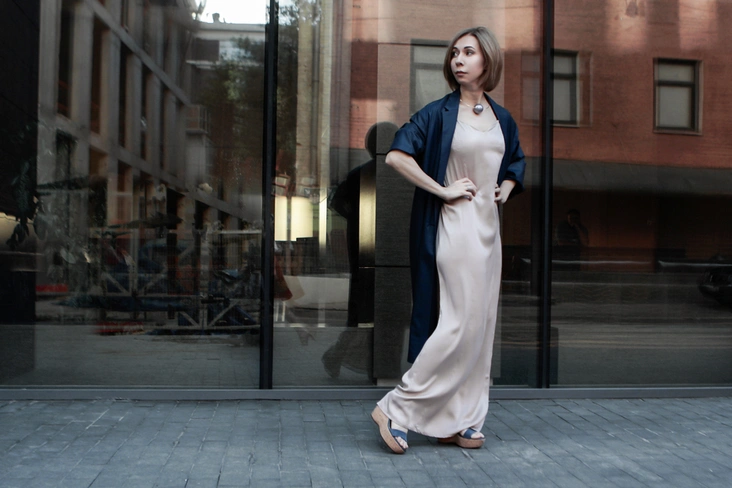 Платье-комбинация - Medea Maris; Плащ - LITKOVSKAYA