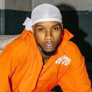 14 ножевых ранений и ИВЛ: все о нападении на Tory Lanez, сидящего в тюрьме за стрельбу в Megan Thee Stallion