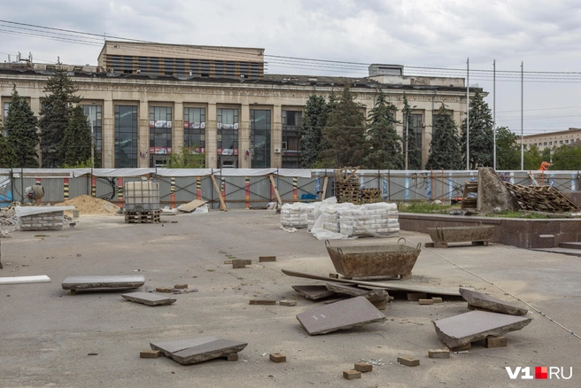 По контракту, ремонт должен быть закончен к 29 августа | Источник: Константин Завриков / V1.RU