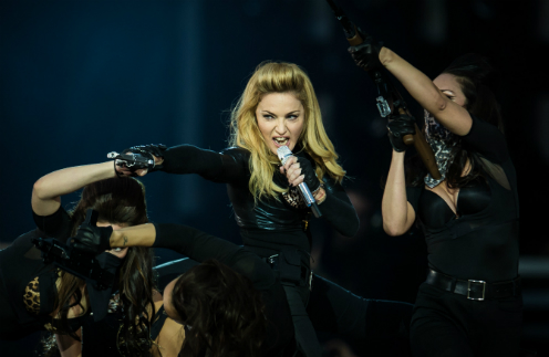 Мадонна на концерте в рамках своего тура MDNA