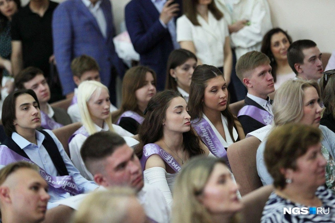 Ребят собрали в актовом зале | Источник: Андрей Бортко / NGS.RU