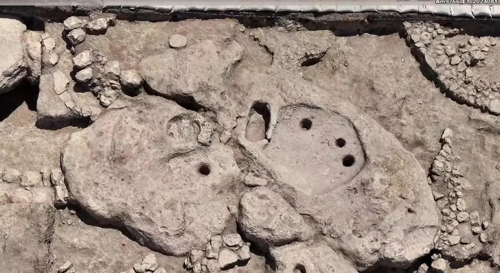 Вино Армагеддона: в Израиле нашли винодельческий пресс возрастом 5000 лет и предметы культа (фото)