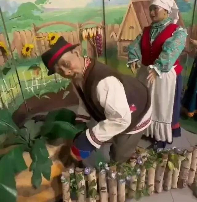 Экспонат выставки — дед из «Репки» — напугал ростовчанку | Источник: читательница 161.RU