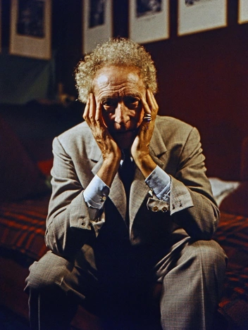 Жан Кокто в двух кольцах Cartier Trinity